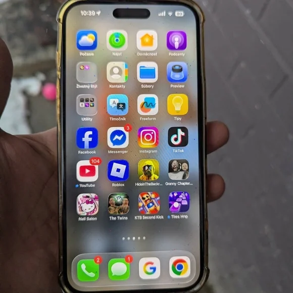 iPhone 16 plus - Picture 1 of 3